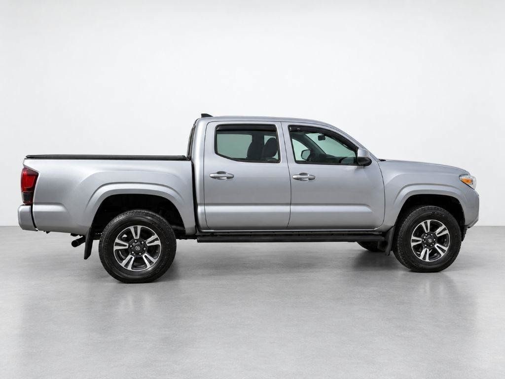 Used 2018 Toyota Tacoma SR AWD/4WD image 5