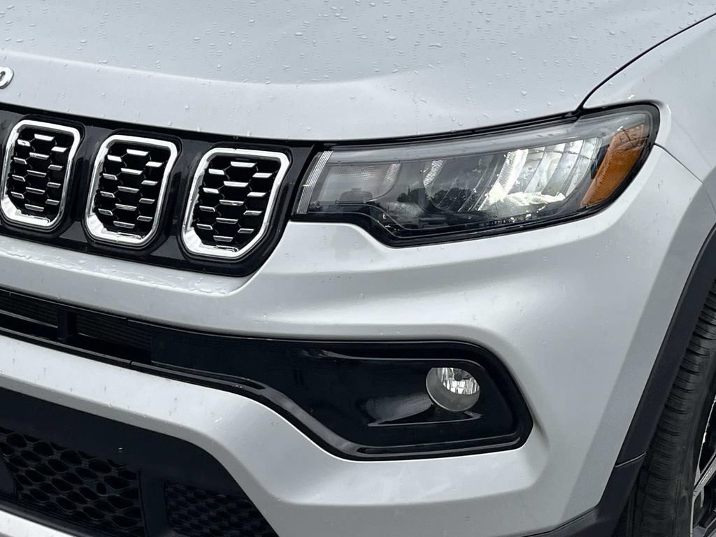 Used 2025 Jeep Compass Limited AWD/4WD image 11