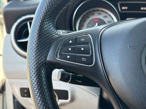 Used 2016 Mercedes-Benz GLA 250 image 35