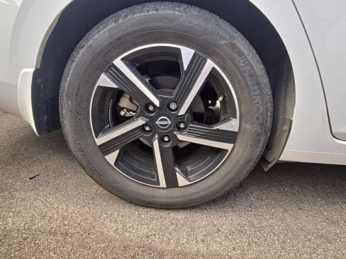 Used 2024 Nissan Sentra SV FWD image 9