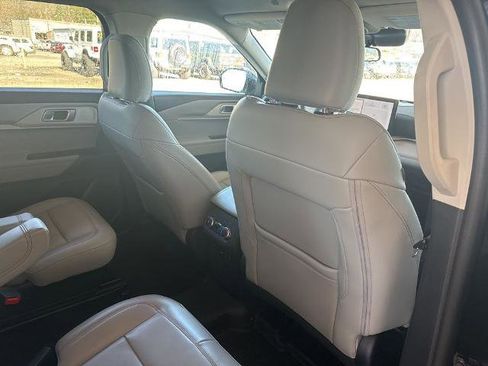 Certified 2025 Ford Explorer Active w/ Active Comfort Package image 23