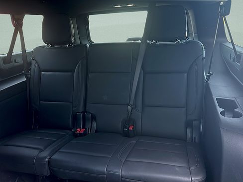 Used 2025 Chevrolet Suburban LT AWD/4WD image 28