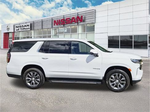 Used 2024 Chevrolet Tahoe LT w/ Luxury Package RWD image 3