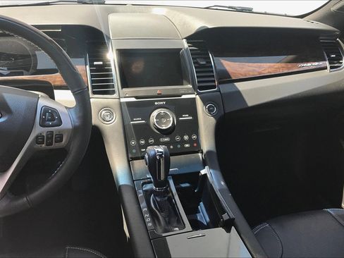 Used 2018 Ford Taurus Limited AWD/4WD image 7