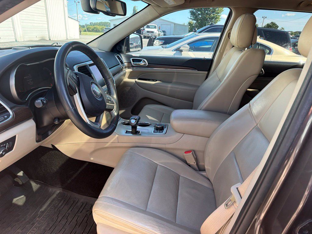 Used 2015 Jeep Grand Cherokee Limited w/ Luxury Group II AWD/4WD image 3