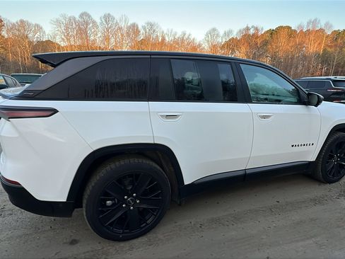 Used 2024 Jeep Wagoneer Launch Edition image 8