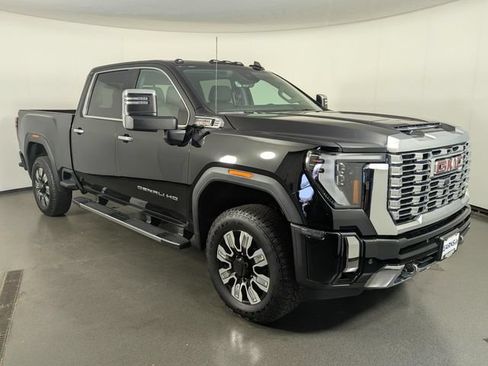 Used 2025 GMC Sierra 2500 Denali w/ Technology Package AWD/4WD image 2