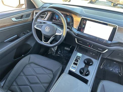 New 2026 Volkswagen Atlas SE image 10