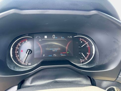 Used 2025 Toyota RAV4 XLE FWD image 28