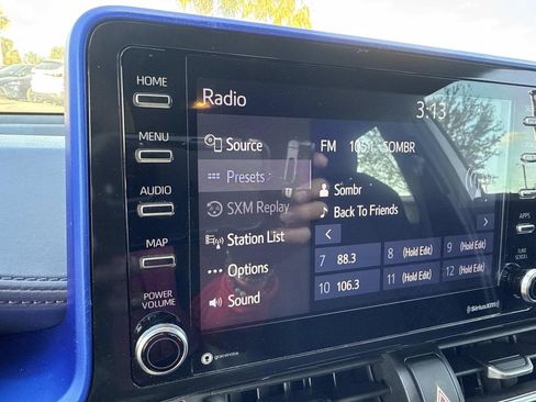 Used 2020 Toyota C-HR XLE image 31