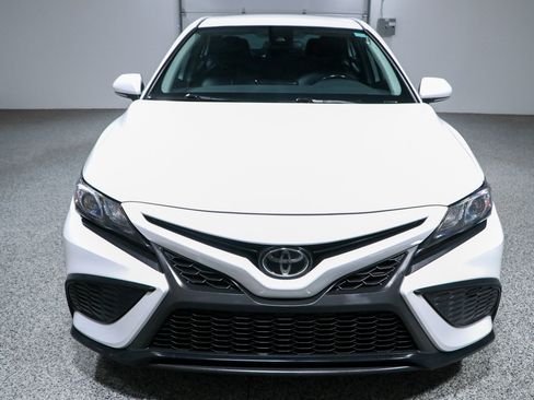 Used 2022 Toyota Camry SE FWD image 4