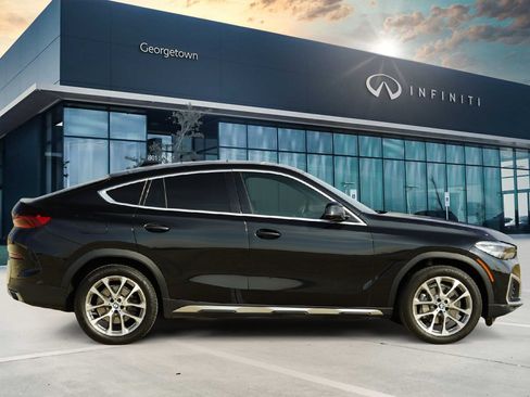 Used 2022 BMW X6 xDrive40i w/ Premium Package image 4