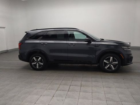 Used 2023 Kia Sorento S image 11