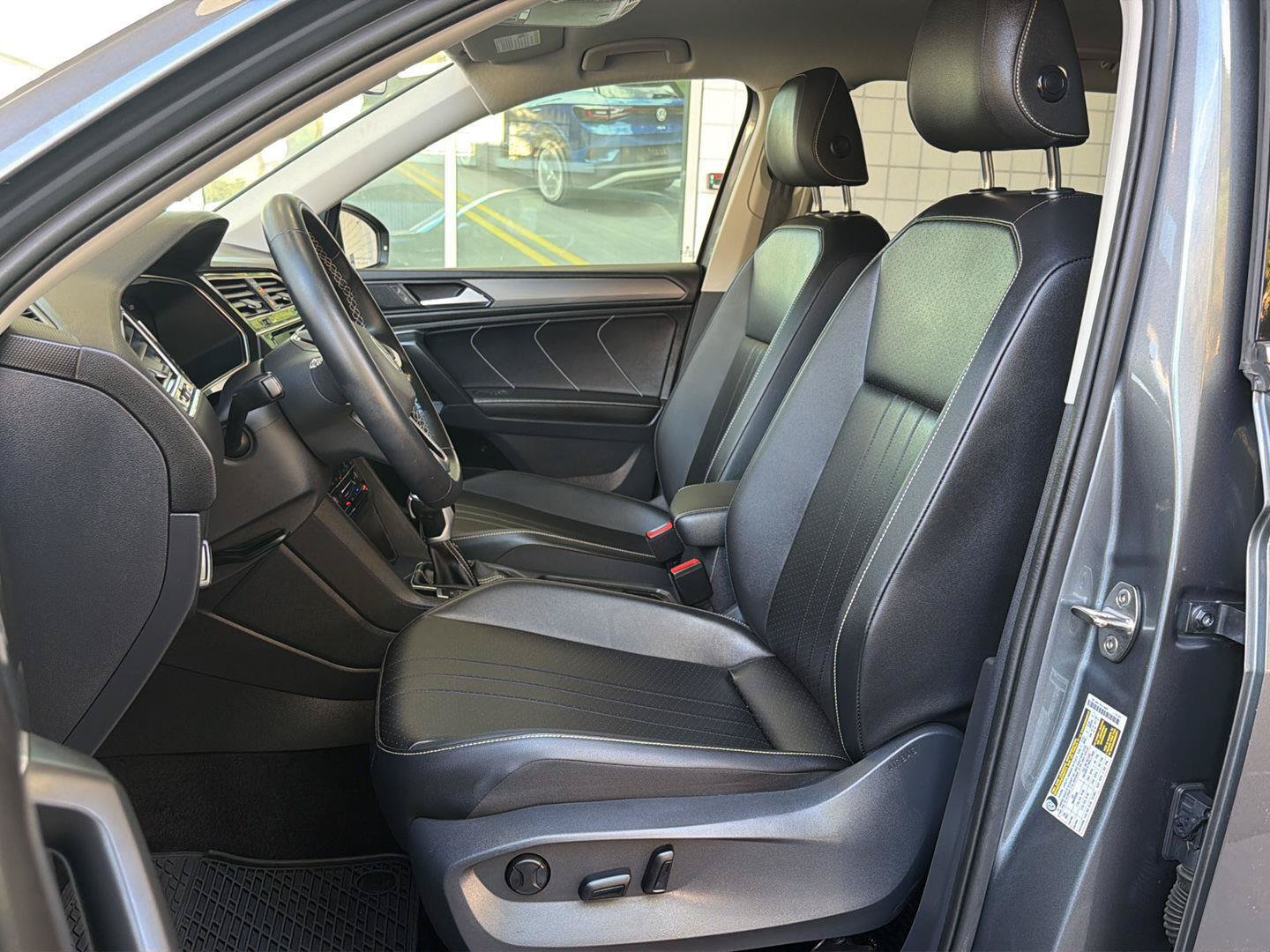 Certified 2023 Volkswagen Tiguan SE FWD image 17