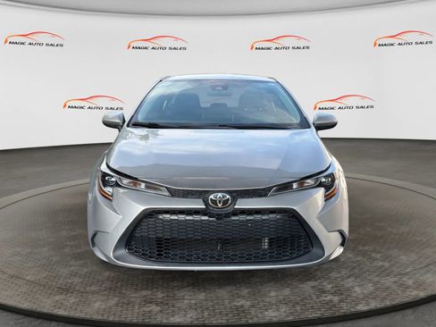 Used 2020 Toyota Corolla LE FWD image 3