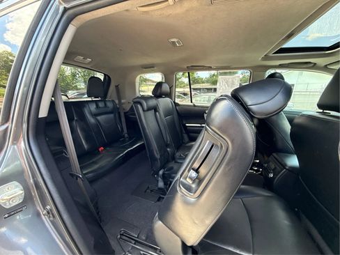 Used 2010 Toyota Highlander SE FWD image 17