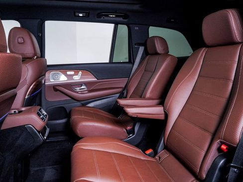 Used 2024 Mercedes-Benz GLS 450 4MATIC image 18