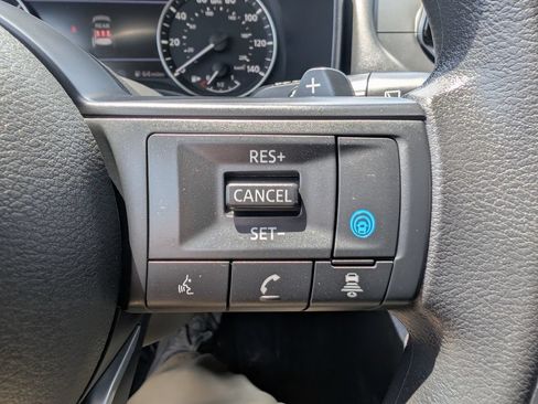 Used 2024 Nissan Rogue SV AWD/4WD image 27