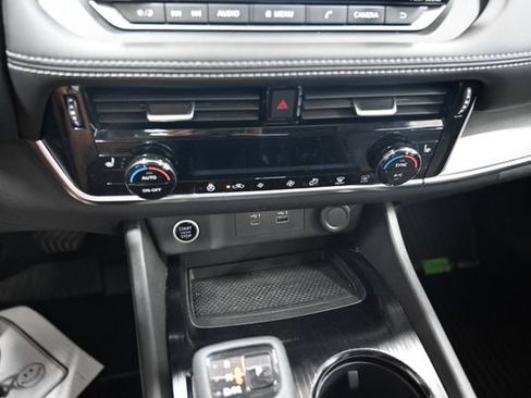 Used 2021 Nissan Rogue SV AWD/4WD image 17