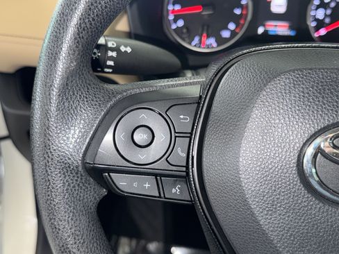 Used 2019 Toyota RAV4 LE FWD image 24