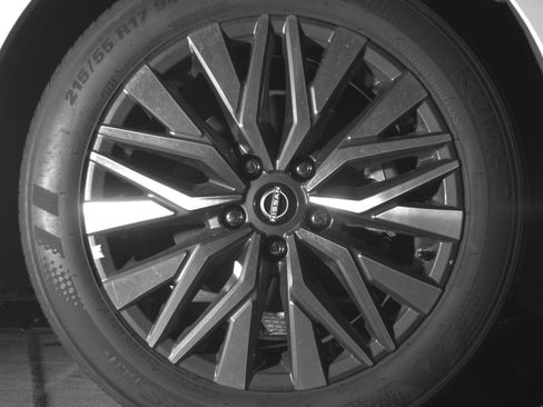 Used 2025 Nissan Altima 2.5 SV FWD image 13