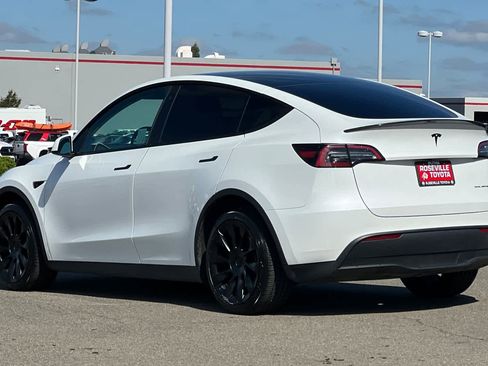 Used 2023 Tesla Model Y Long Range AWD/4WD image 7