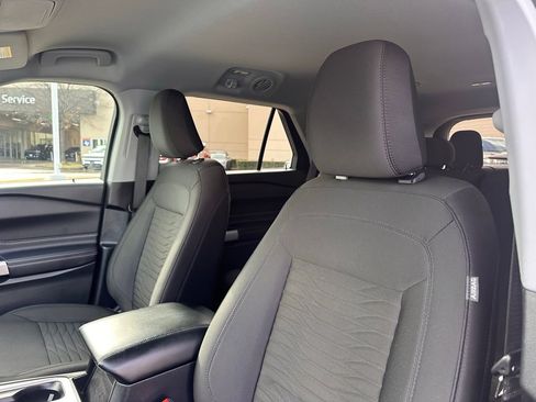 Used 2021 Ford Explorer XLT image 25