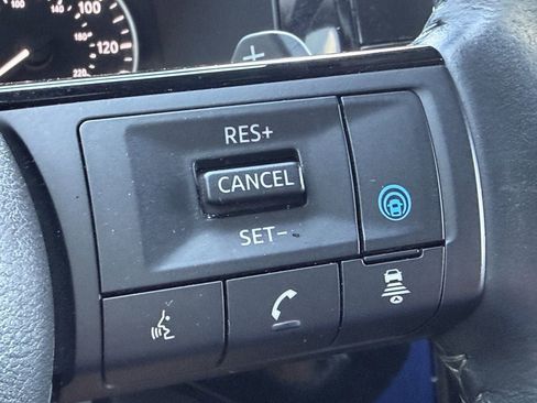 Used 2023 Nissan Pathfinder SL AWD/4WD image 30