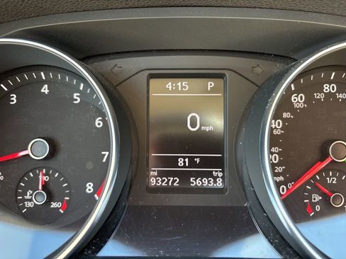 Used 2017 Volkswagen Passat 1.8T R-Line image 4