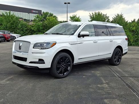 Used 2024 Lincoln Navigator L Reserve AWD/4WD image 3