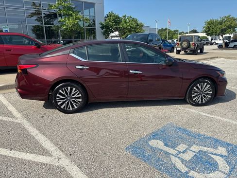 Used 2025 Nissan Altima 2.5 SV FWD image 29