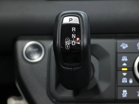 Used 2022 Land Rover Defender 110 SE image 32