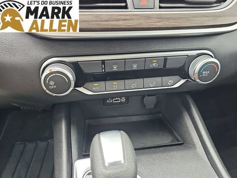 Used 2025 Nissan Altima 2.5 SV FWD image 17