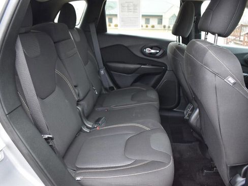 Used 2017 Jeep Cherokee Latitude w/ Comfort & Convenience Group image 22