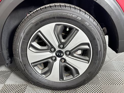 Used 2018 Kia Niro EX FWD image 35