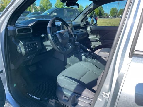 Certified 2025 Toyota Tacoma SR AWD/4WD image 10