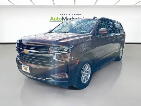 Used 2023 Chevrolet Suburban LT image 3