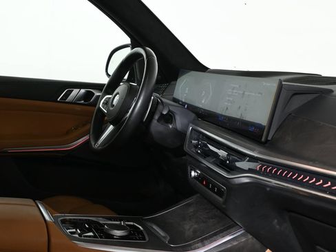 Used 2024 BMW X7 xDrive40i w/ M Sport Package AWD/4WD image 8