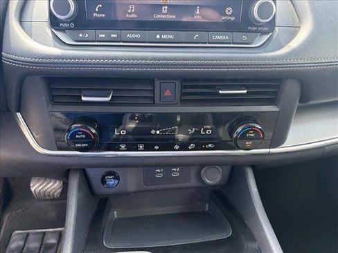 Used 2024 Nissan Rogue SV AWD/4WD image 14