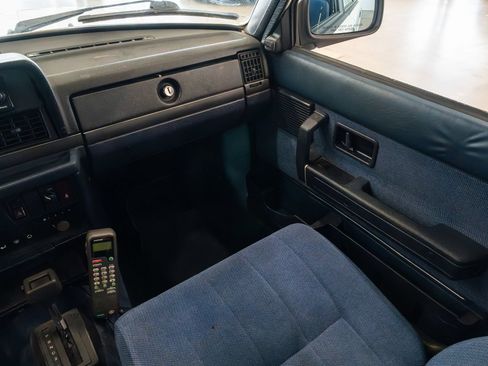 Used 1989 Volvo 240 DL RWD image 11