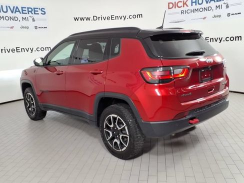Used 2024 Jeep Compass Trailhawk w/ Trailhawk Elite Group AWD/4WD image 6