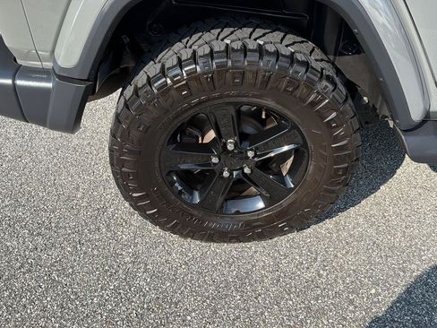 Used 2021 Jeep Wrangler Unlimited Sahara AWD/4WD image 38