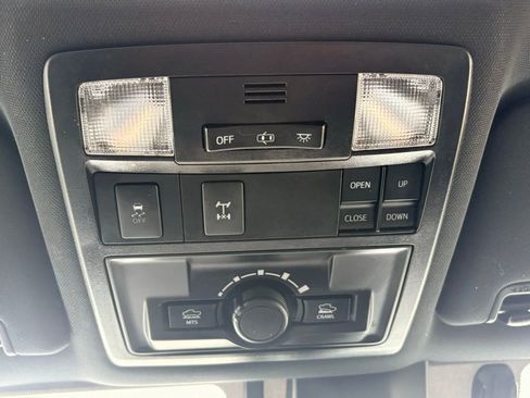 Used 2018 Toyota Tacoma TRD Off-Road image 19