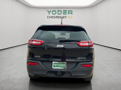 Used 2016 Jeep Cherokee Sport FWD image 8