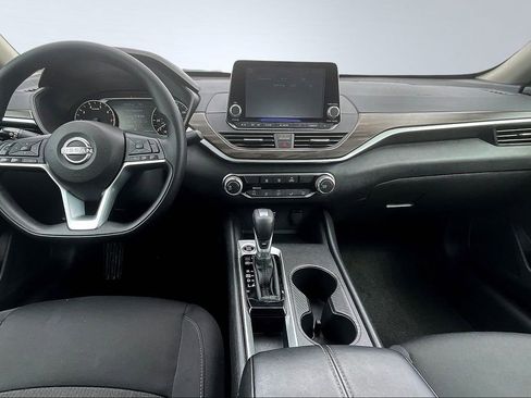 Used 2025 Nissan Altima 2.5 SV FWD image 8