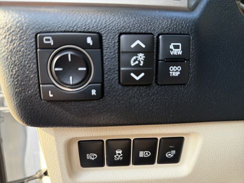 Used 2021 Lexus GX 460 Luxury w/ Sport Design Package AWD/4WD image 15