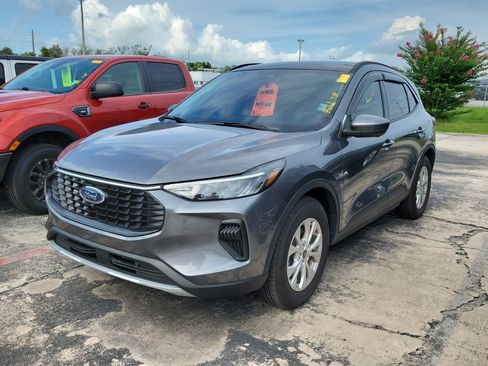 Used 2024 Ford Escape Active w/ Tech Pack #2 FWD image 3