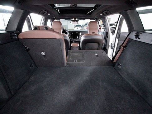 Certified 2025 Volvo V60 B5 Cross Country Plus image 24