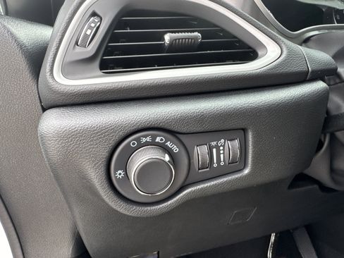 New 2026 Chrysler Voyager LX image 24