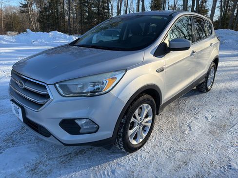 Used 2017 Ford Escape SE image 3